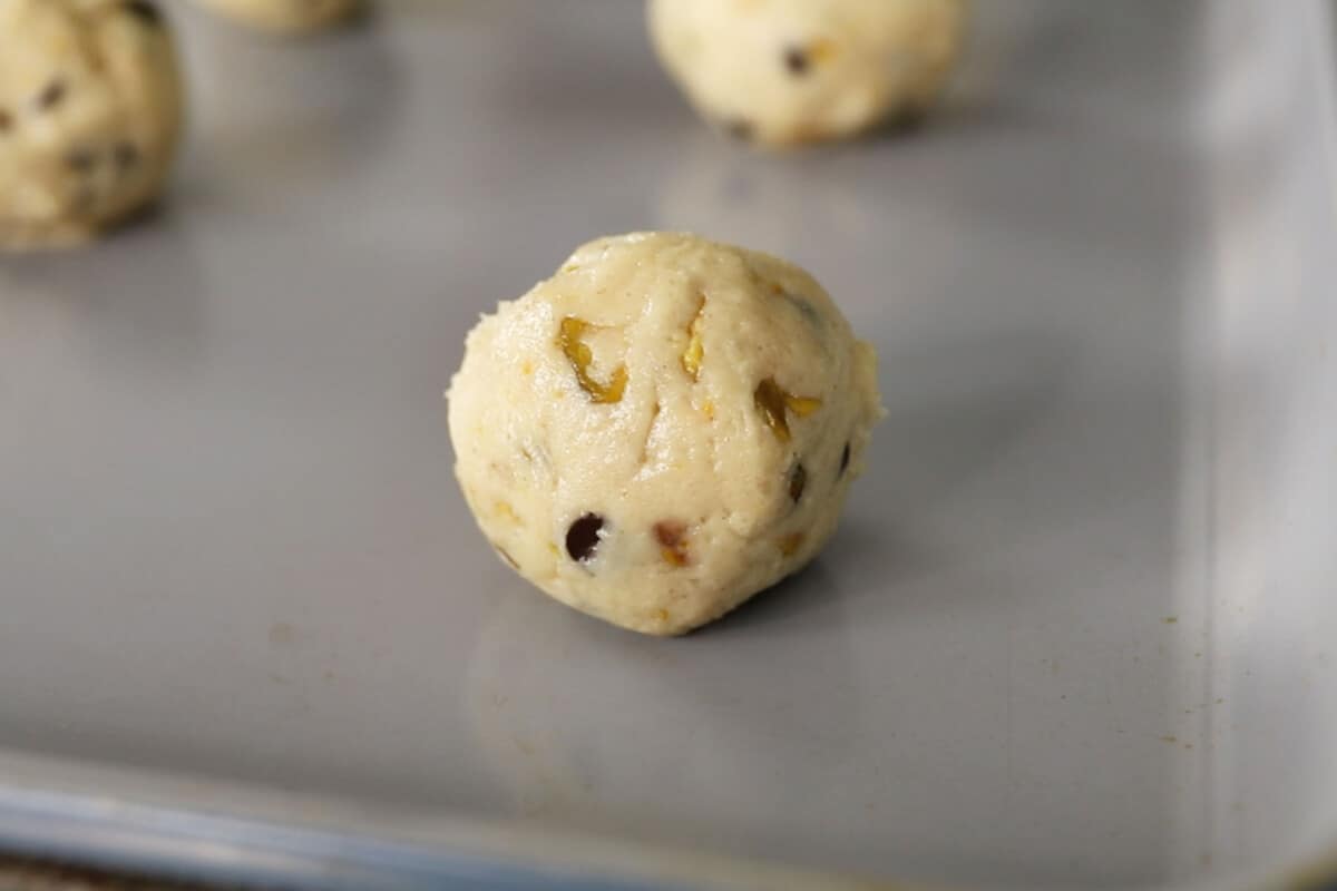 step by step - ball of cookie dough on baking sheet