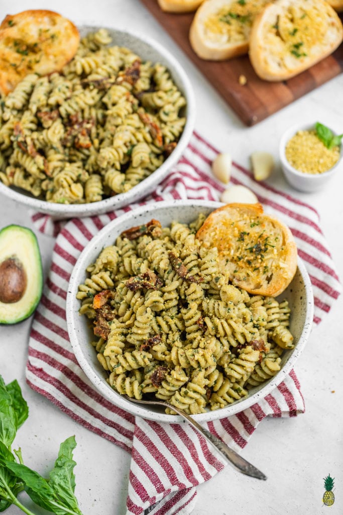 Avocado Pesto Pasta with Garlic Bread