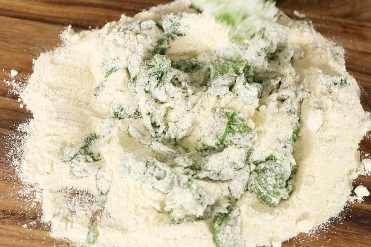 making fresh spinach pasta dough