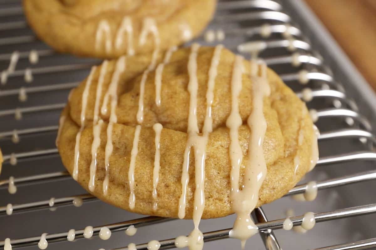 step by step cookie with maple drizzle