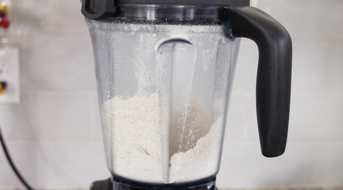 blending rolled oats into oat flour in vitamix blender