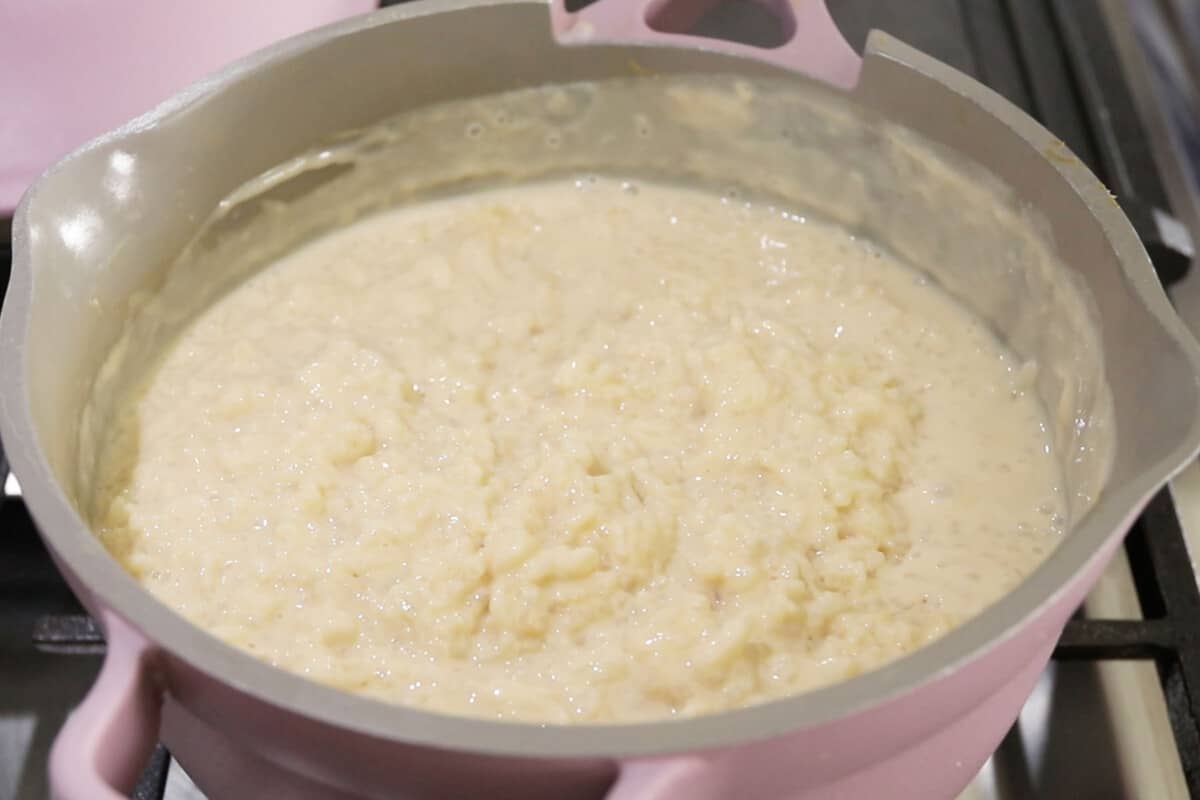 step by step - creamy rice pudding in a pot