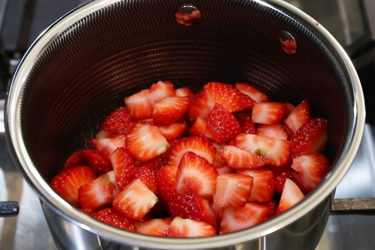 making 2 ingredient strawberry syrup