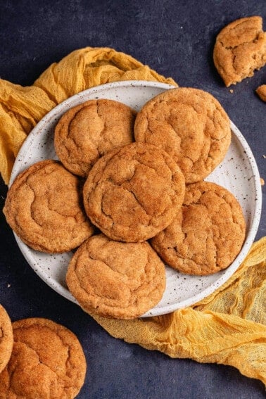 pumpkin snickerdoodles on plate with yellow napkin